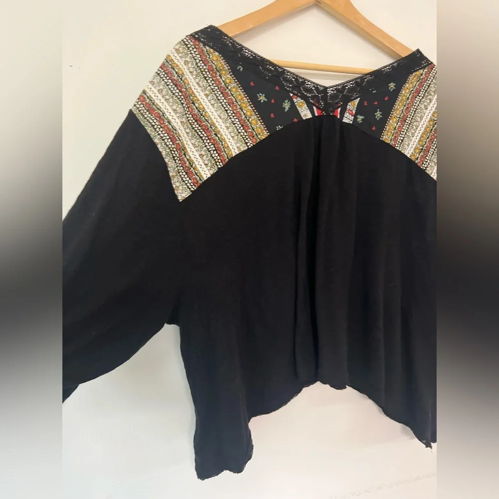Free People Prairie Days Black Floral Linen Blend Lace Trim Shirt‎ Size Medium
